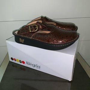 Algeria Clogs